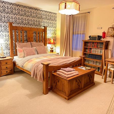 Upton Country Park Guest House Northampton Exterior foto